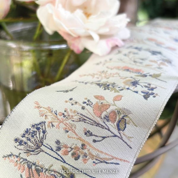 Acufactum Woven Ribbon Grasses and Flowers