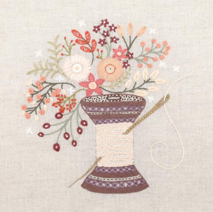 Jolie bobine - Embroidery kit - Un chat dans l'aiguille